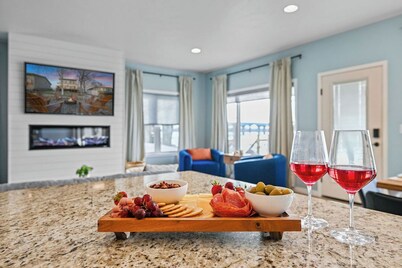 Lux Designer Lakefront Home with Views, Firepit, Dock, Kayaks, and up to 2 Dogs