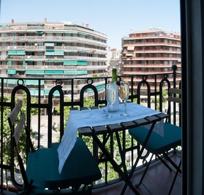 تناول الطعام بالخارج