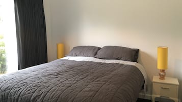 2 bedrooms, iron/ironing board, travel cot, free WiFi