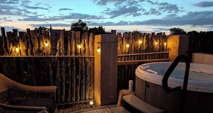 NEW HOT TUB under the Stars, Sunset View, Pets, EV Charger, Chef’s Kitchen