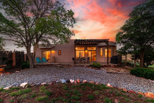 NEU! Luxusurlaub in Santa Fe: In der Nähe von Skifahren, Restaurants, Kunst und Meow Wolf