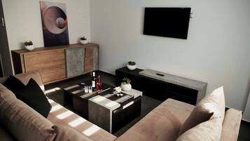 Deluxe appartement (Irene) | Woonkamer | Een 43-inch smart-tv met digitale zenders en televisie