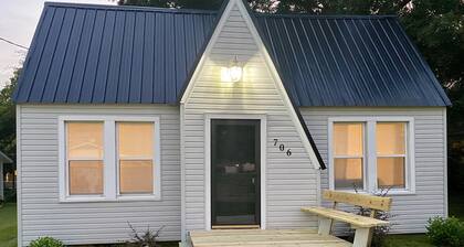 Home Town Getaway - 2 bed 1 bath home - close to town!