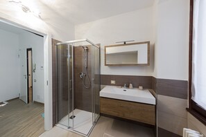 Bathroom - Apartment in the historic center. (Verona)