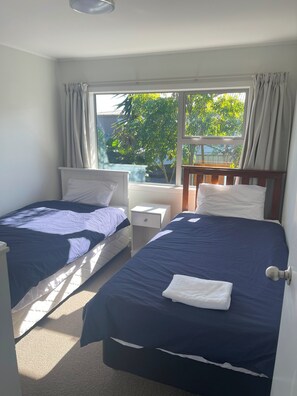 4 chambres, fer et planche à repasser, Wi-Fi gratuit, draps fournis