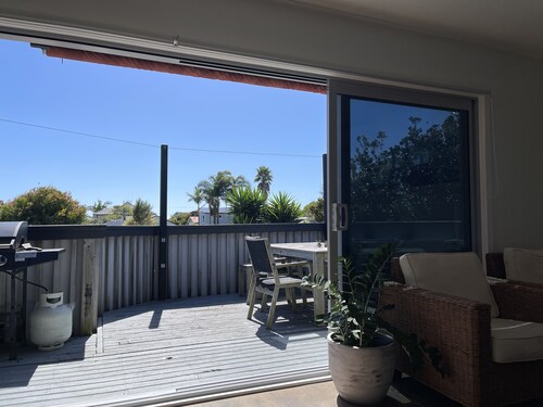 Papamoa beach, house with pool & spa, quick 4 min walk to the beach!