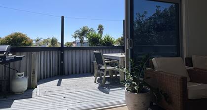 Papamoa beach, house with pool & spa, quick 4 min walk to the beach!