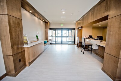 Air-Conditioned Studio with Gym Access + Complimentary Breakfast!