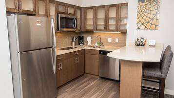 Fridge, microwave, stovetop, dishwasher