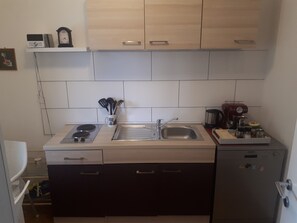 Kühlschrank, Ofen, Herdplatte, Geschirrspüler