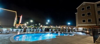 King Suite. Bonuses: Free Breakfast Buffet, Pool & Gym Access!