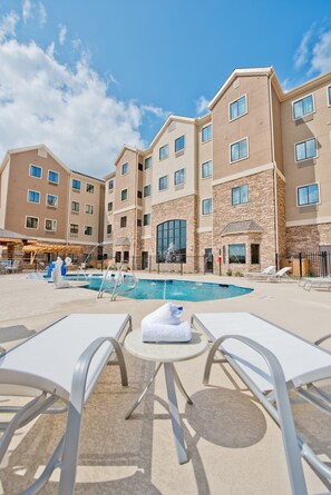 Pool - King Studio. Free Breakfast. Pool & Gym Access Included! (Humble)