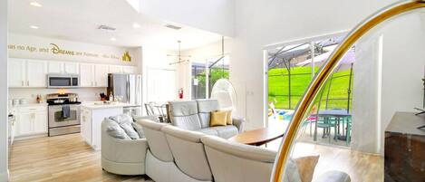 Smart TV, videogiochi, lettore DVD, studio