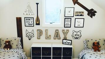 5 bedrooms, desk, iron/ironing board, WiFi