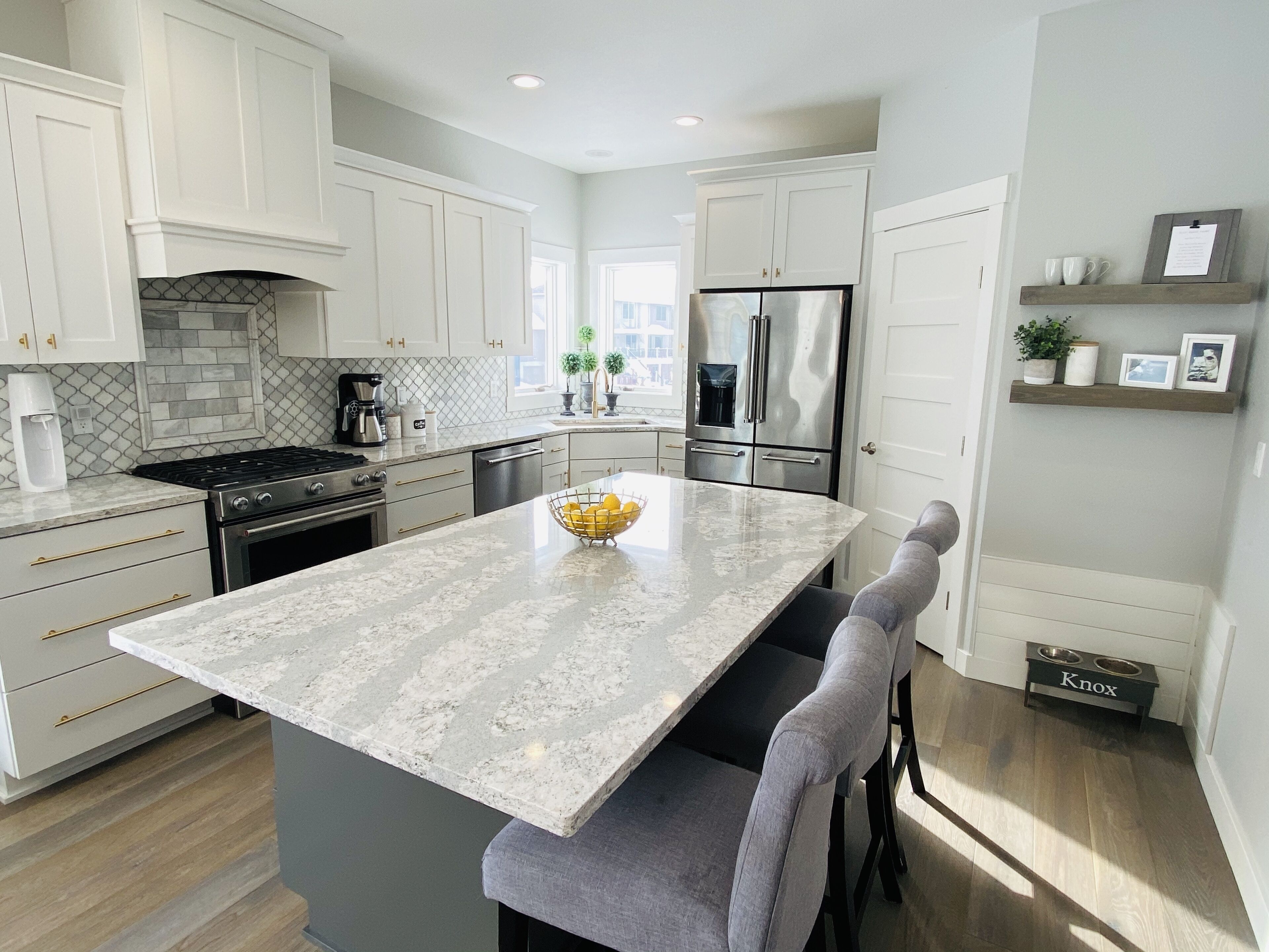 Mikroaaltouuni, uuni, liesi, astianpesukone