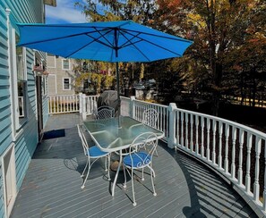 Outdoor dining - Modern Victorian Walk to Main Street (Great Barrington)