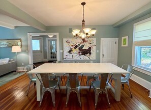 Dining - Modern Victorian Walk to Main Street (Great Barrington)