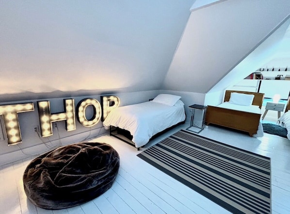 4 bedrooms, desk, iron/ironing board, free WiFi