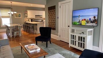 Smart TV, lettore DVD, libri