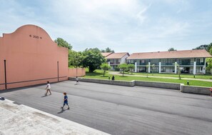 Sport court - Appart Près des Commerces et la Plage | Accès Piscine Saisonnière! (Saint Jean de Luz)