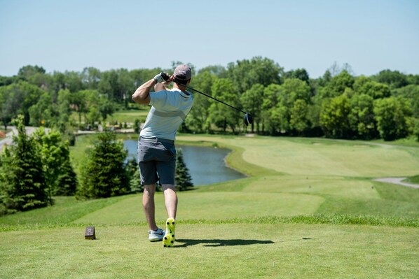 Golf - Dans un Monument Historique | Expérience Unique! (Erdeven)
