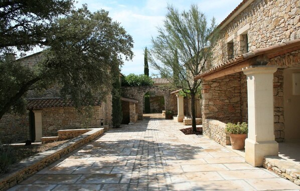 Property grounds - Appart Duplex avec Climatisation | 2km de Gordes (Gordes)