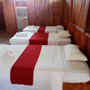 Kahden hengen huone (kaksi sänkyä) | Pimennysverhot, vuodevaatteet