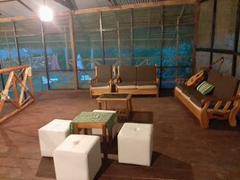 Área de estar no saguão