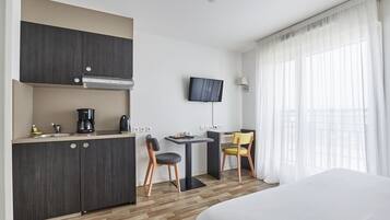 WiFi (free), bed sheets