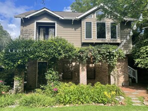 Exterior - Garden 1BR Cottage off Devine St in Historic Columbia home (Columbia)