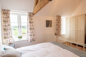 3 makuuhuonetta, silitysrauta/-lauta, vauvan matkasänky, ilmainen Wi-Fi