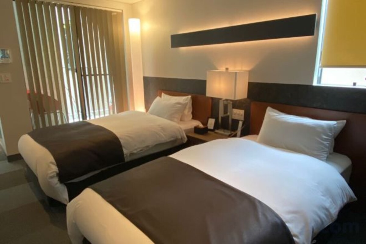 Premium bedding, down comforters, pillowtop beds, blackout drapes