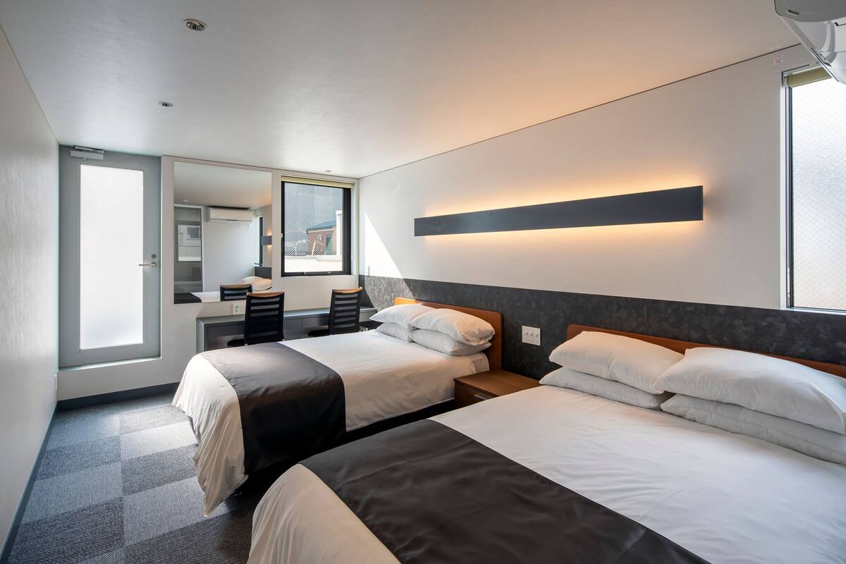 Sayuri | Premium bedding, down comforters, pillowtop beds, blackout drapes