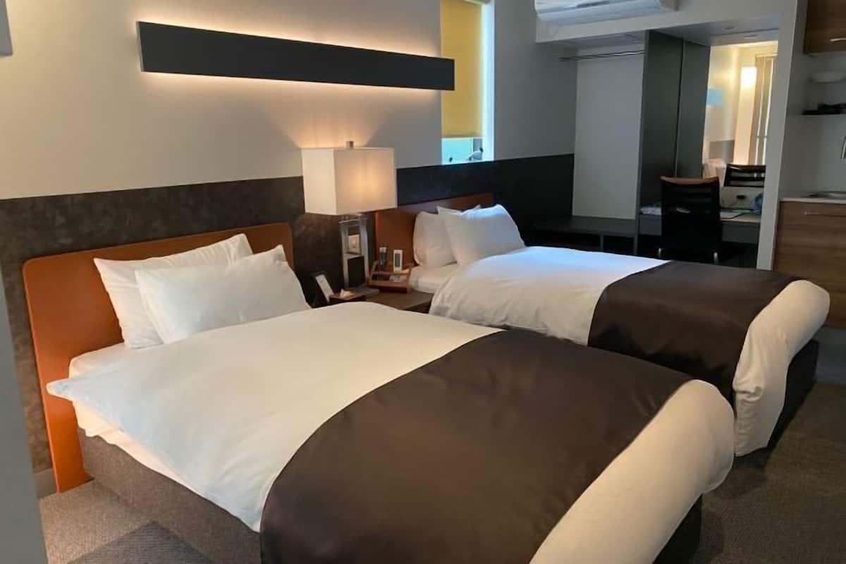 1 Schlafzimmer, hochwertige Bettwaren, Daunenbettdecken