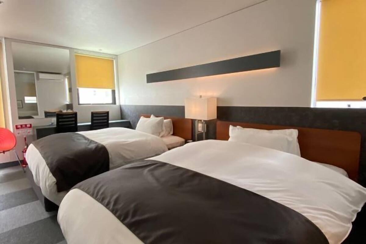 Premium bedding, down comforters, pillowtop beds, blackout drapes