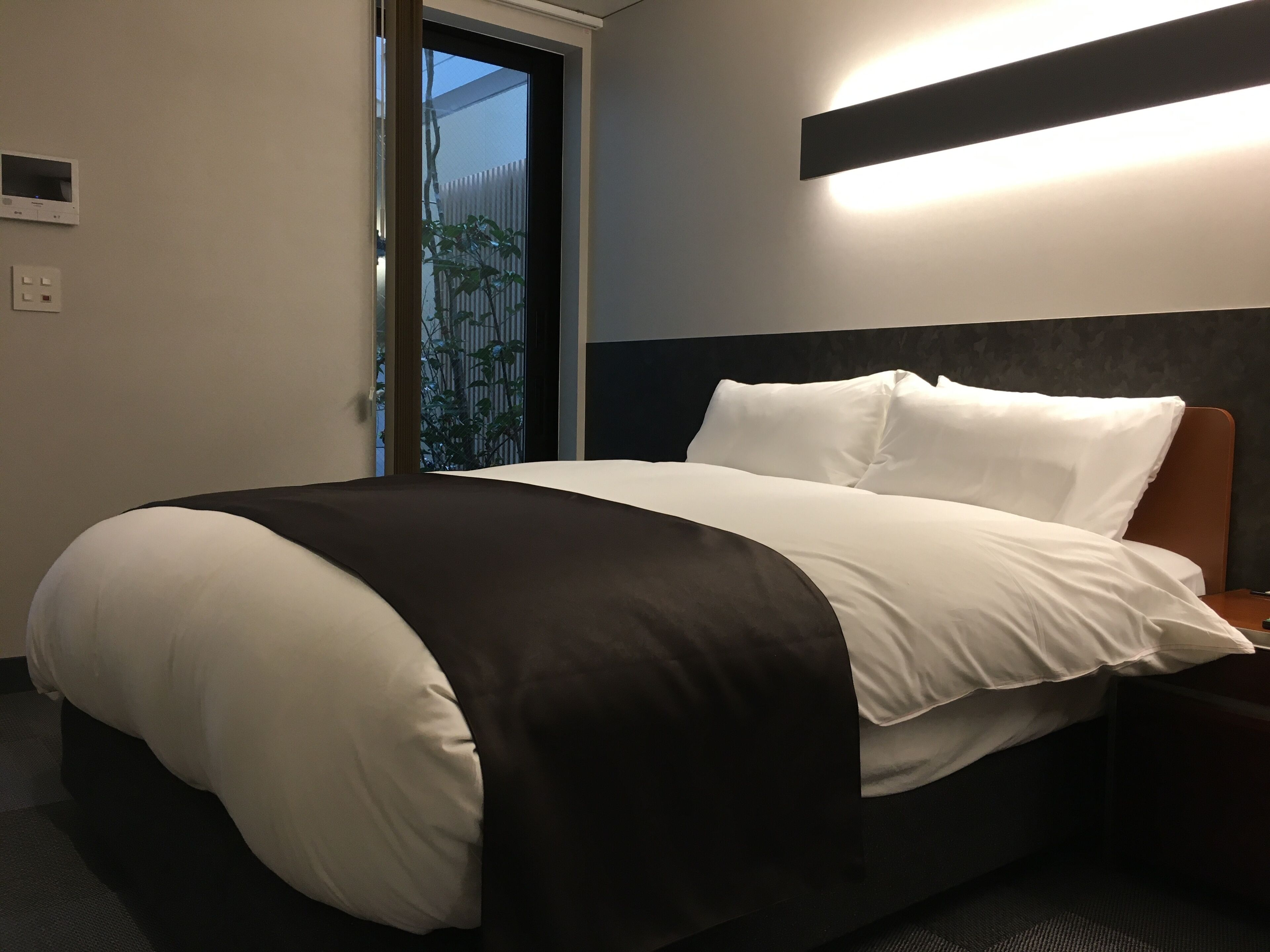 Sumire | Premium bedding, down comforters, pillowtop beds, blackout drapes