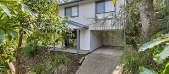 4 Bedroom Townhouse Walking distance to everything