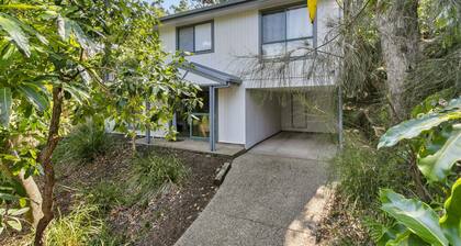 4 Bedroom Townhouse Walking distance to everything