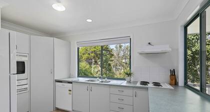 4 Bedroom Townhouse Walking distance to everything