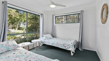 4 bedrooms, free WiFi, bed sheets