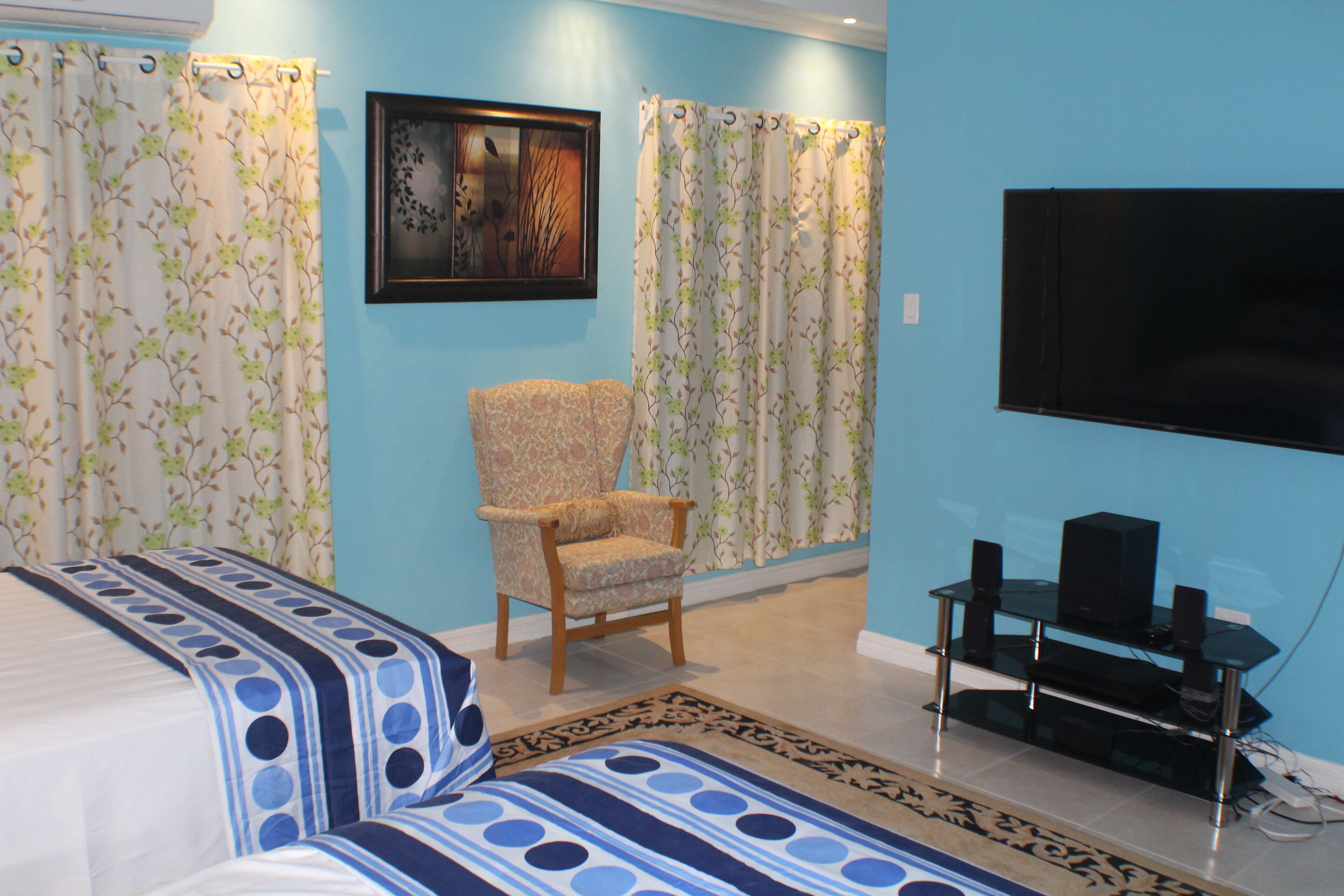 2 habitaciones, tabla de planchar con plancha y wifi gratis 