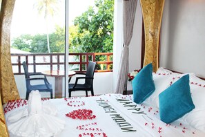 Deluxe Double Room with Sea View | Premium bedding, down comforters, memory foam beds, soundproofing - Athens View Guraidhoo (Guraidhoo)