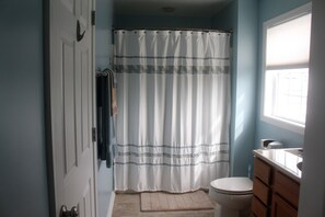 Combined shower/tub