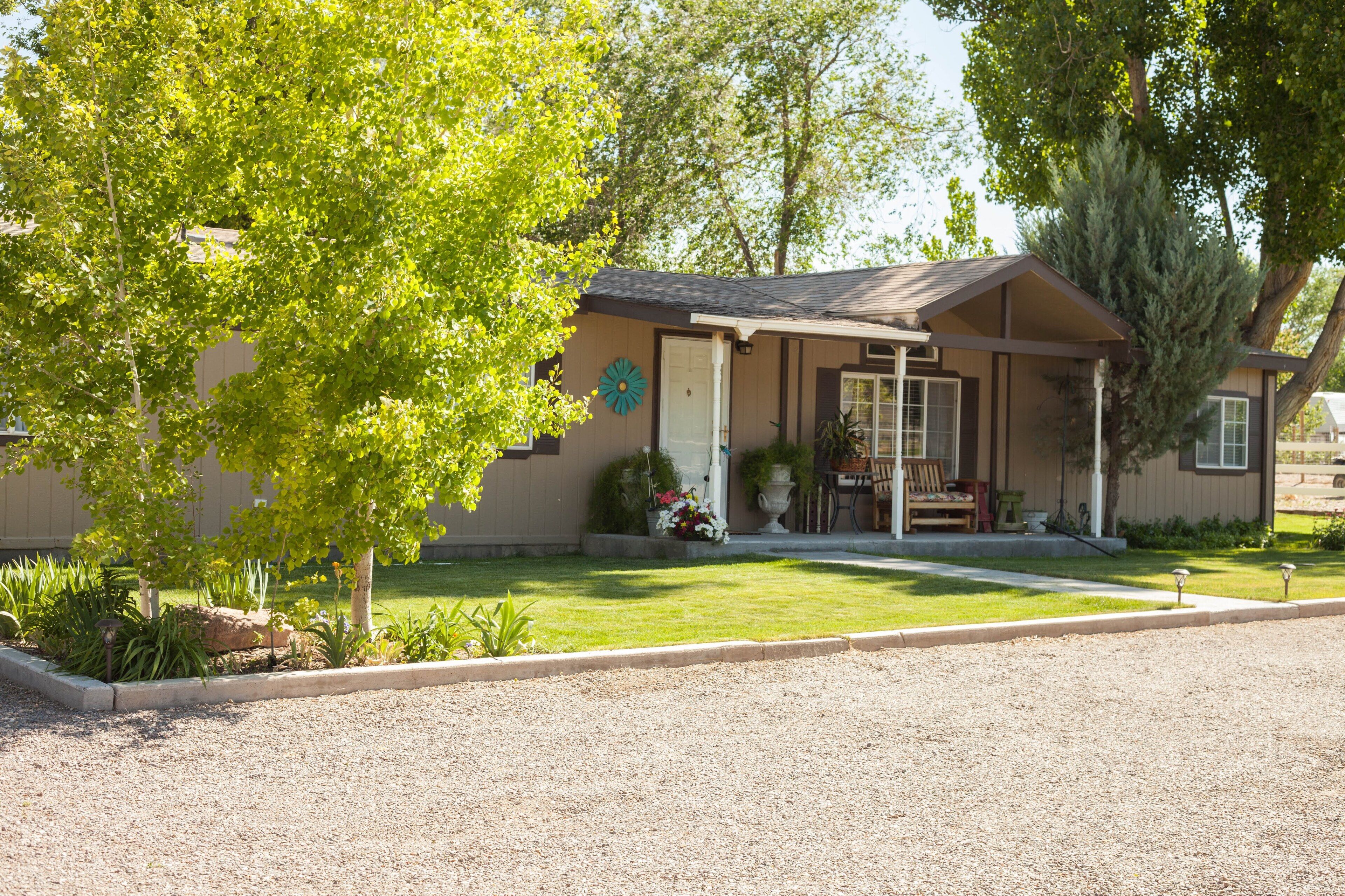 Inviting and relaxing country house right on I-70 in beautiful Sevier Valley.