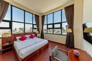 Grand Suite, 1 King Bed (Poulo Wai Grand) - Poulo Wai Hotel, Trademark Collection by Wyndham (Phnom Penh)
