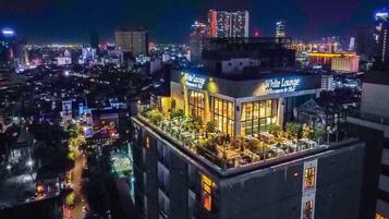 3 Bars/Lounges, Bar auf der Dachterrasse