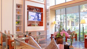 Coin salon dans le hall