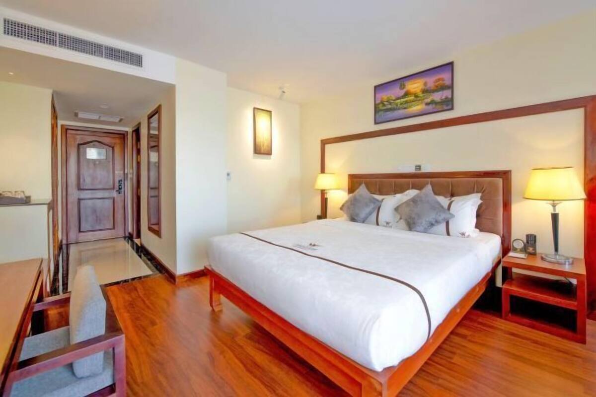 1 bedroom, Egyptian cotton sheets, premium bedding, Tempur-Pedic beds