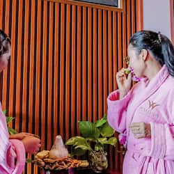 Sauna, Whirlpool, Dampfbad, Körperbehandlungen, Aromatherapie