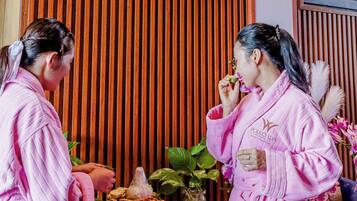 Sauna, Whirlpool, Dampfbad, Körperbehandlungen, Aromatherapie